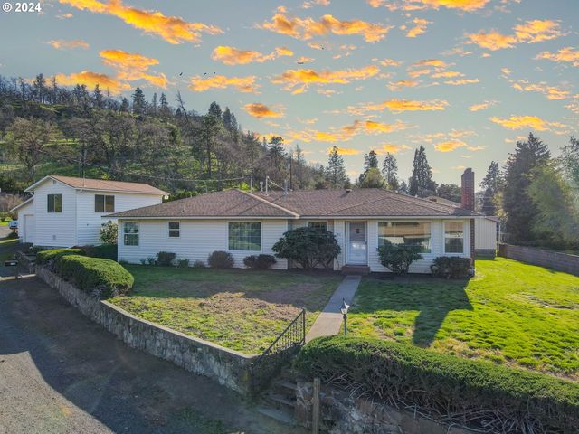 716 Sunset Valley Dr, The Dalles, OR 97058
