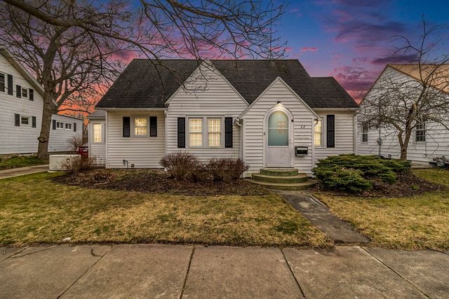 22 W  Oak St, Fremont, MI 49412