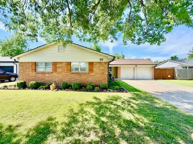 8556 E  32nd St, Tulsa, OK 74145