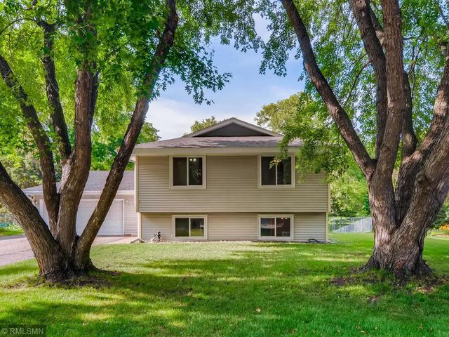 725 128th Ave NE, Blaine, MN 55434