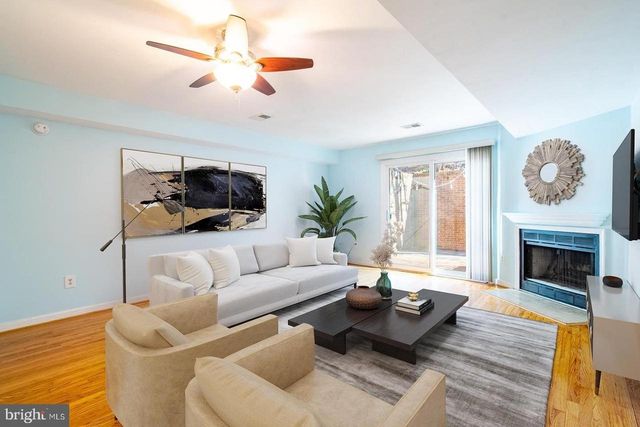 965 S  Buchanan St #2A, Arlington, VA 22204