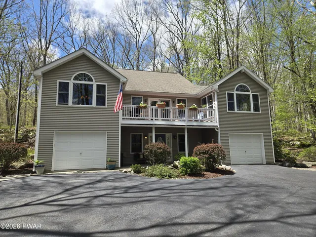 807 Dogwood Ct, Lords Valley, PA 18428
