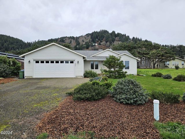 856 Ocean View Dr, Yachats, OR 97498