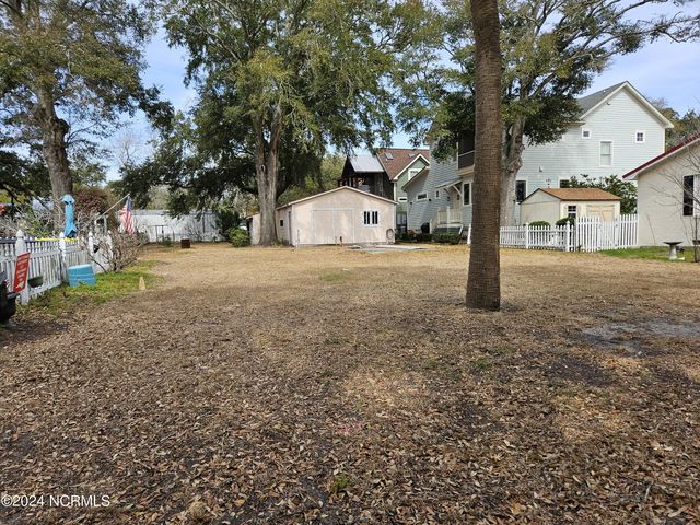 208 W Moore Street, Southport, NC 28461