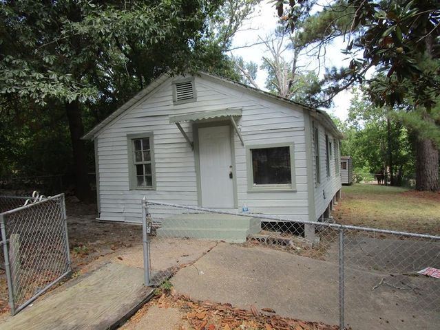 511 Julia St, Huntsville, TX 77320