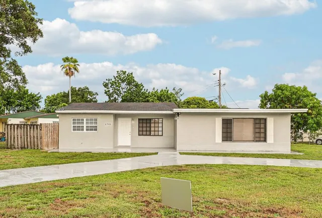 6546 SW 21st St, Hollywood, FL 33023