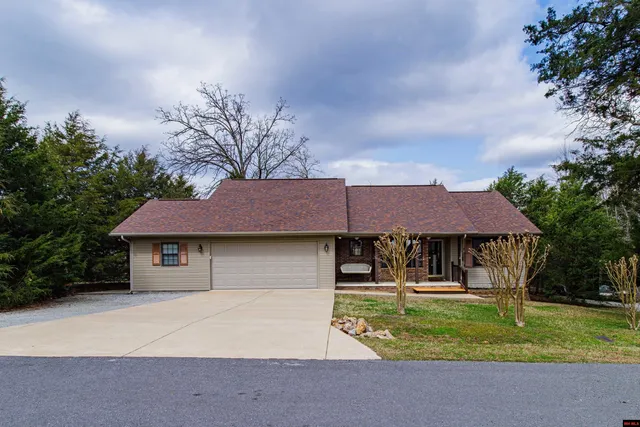 110 Lake Forest Cir, Bull Shoals, AR 72619