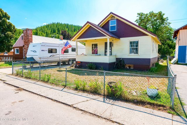 110 D St, Smelterville, ID 83868