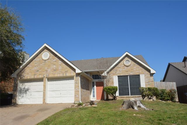 10028 Long Rifle Dr, Fort Worth, TX 76108