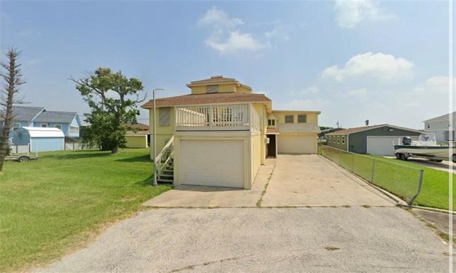 9 Scallop Dr, Rockport, TX 78382
