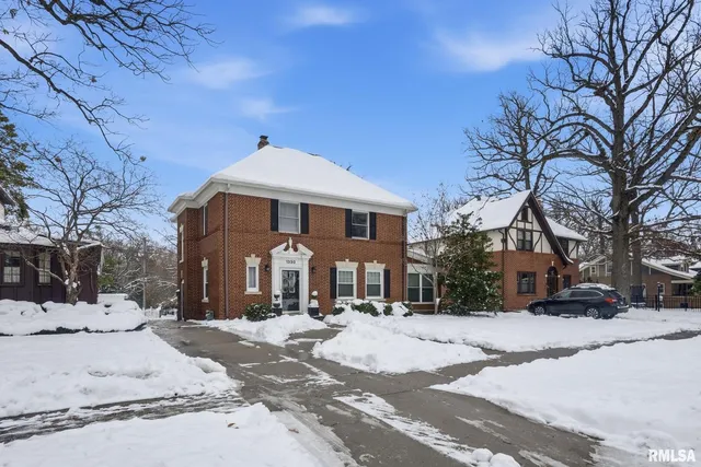 1330 29th St, Moline, IL 61265