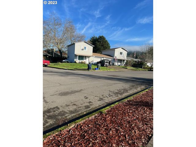 287 72nd St, Springfield, OR 97478