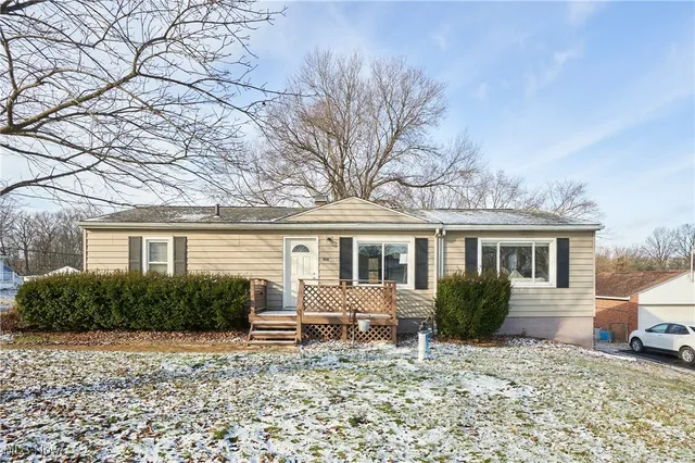 3018 Greer Rd, Akron, OH 44319