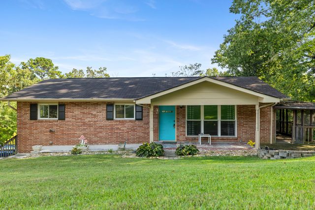 220 Alpine Dr, Rossville, GA 30741