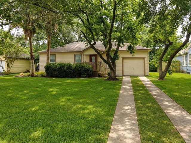 1211 17th Ave N, Texas City, TX 77590