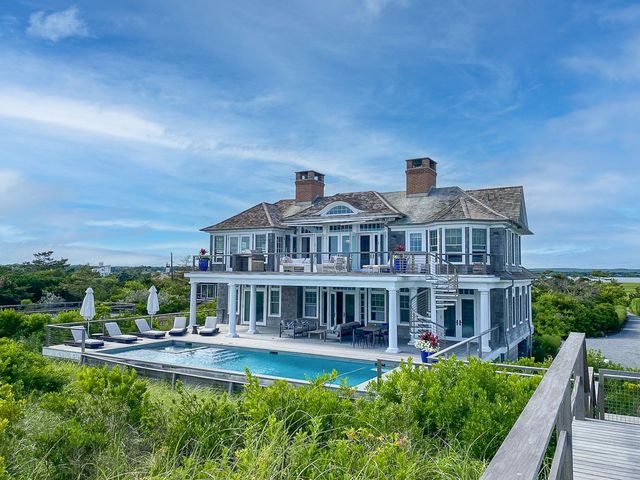 202 Dune Rd, Quogue, NY 11959