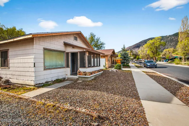 2721 N  Main St, Flagstaff, AZ 86004