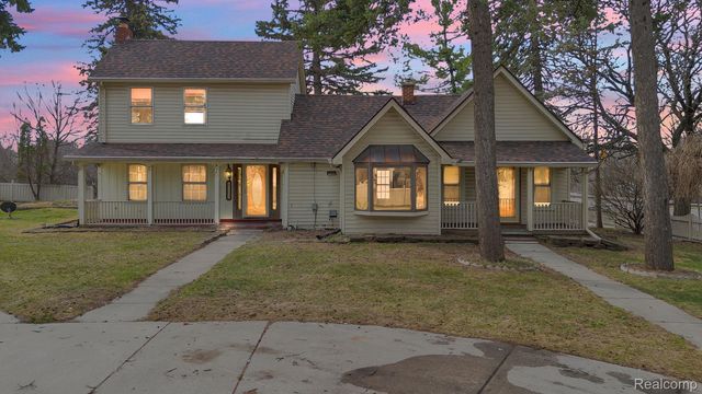 8202 N  Inkster Rd, Dearborn Heights, MI 48127