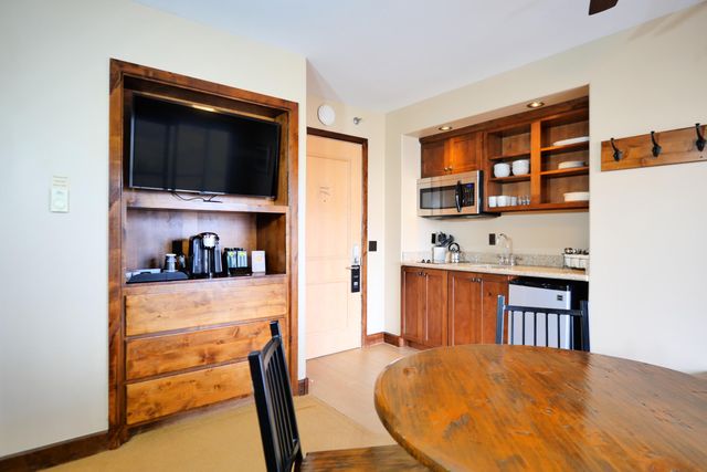 136 Country Club Dr #422, Mountain Village, CO 81435