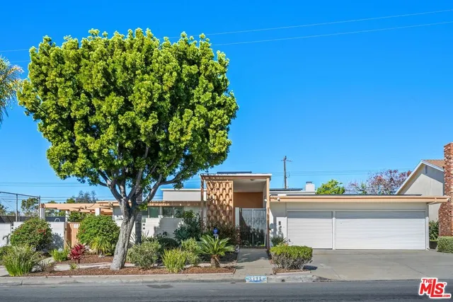 5435 W  64th St, Los Angeles, CA 90056