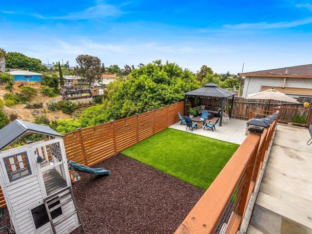 2462 44th St, San Diego, CA 92105