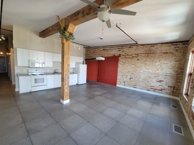 333 E  10th St #305, Dubuque, IA 52001