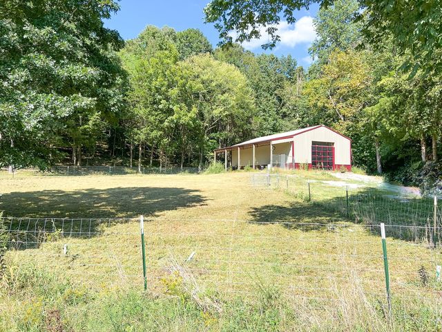 2171 Mayberry Prong Rd, Linden, TN 37096
