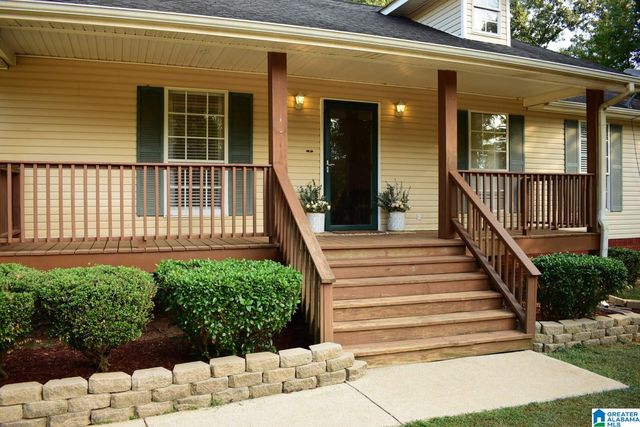 3878 Black Hawk Dr, Bessemer, AL 35022