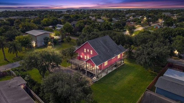 746 12th St, San Leon, TX 77539