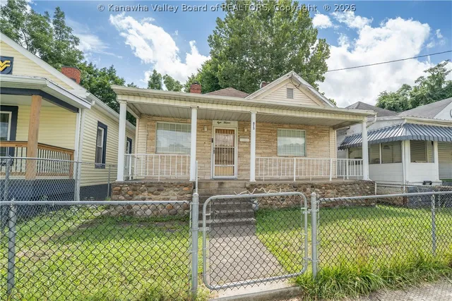 813 7th St, Charleston, WV 25302