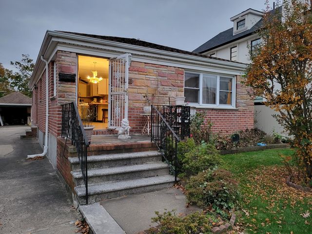 14718 5th Ave, Flushing, NY 11357