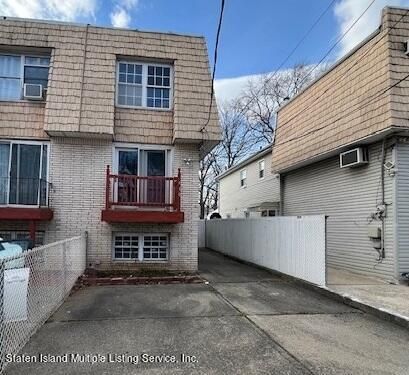 410 Willow Rd W, Staten Island, NY 10314