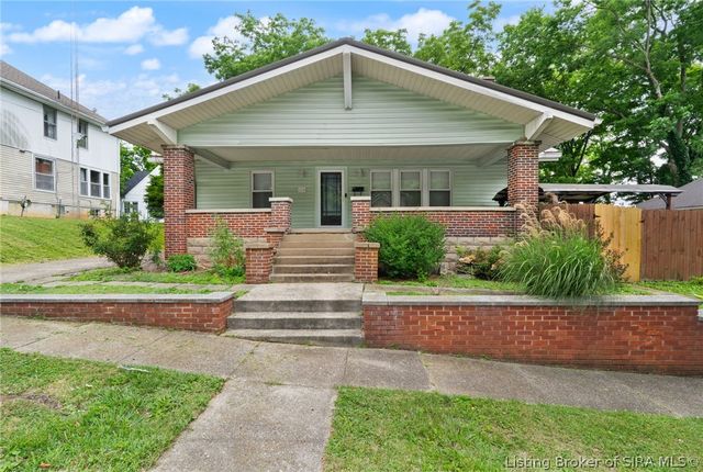 114 NW 2nd St, Paoli, IN 47454