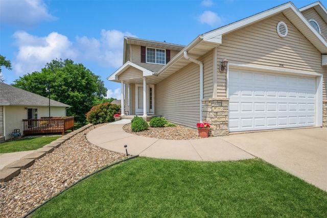3516 Stoneview Cir SW, Cedar Rapids, IA 52404