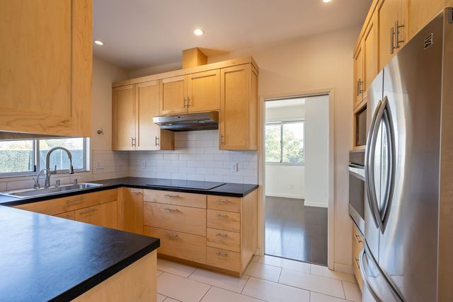 601 Oakland Ave #201, Oakland, CA 94611