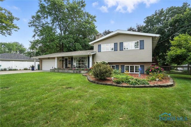 28664 E  River Rd, Perrysburg, OH 43551