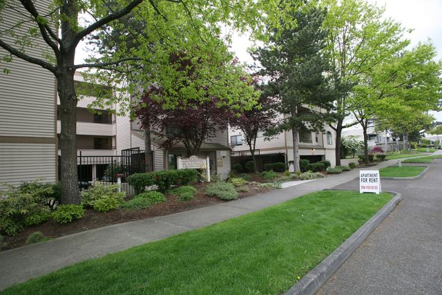 22027 6th Ave S #103, Seattle, WA 98198