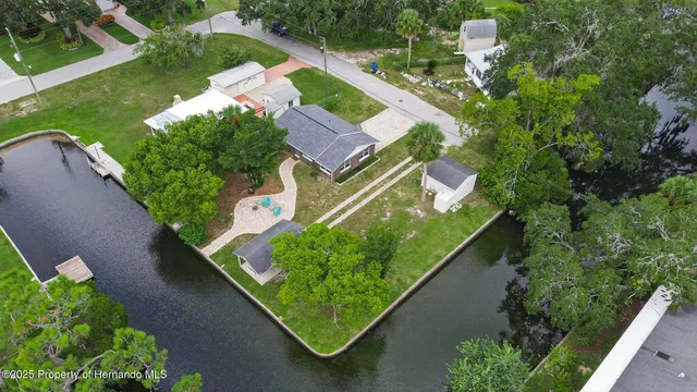 5411 Teal Dr, Weeki Wachee, FL 34607