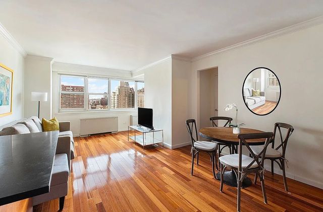 101 W  12th St #15A, New York, NY 10011