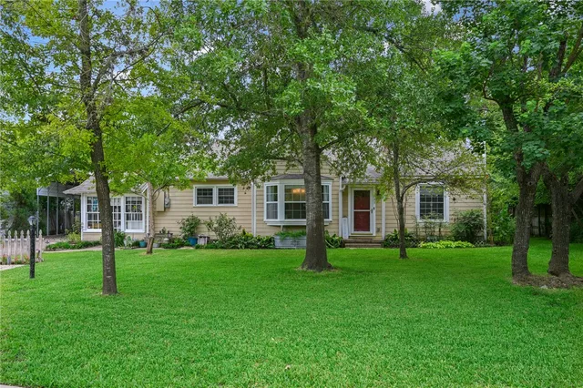 733 Eagle Pass St, Bryan, TX 77802