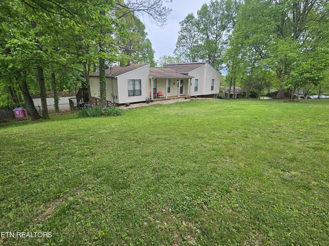 7904 Woodcroft Dr, Knoxville, TN 37938