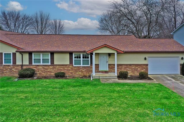 9 Augusta Dr, Bowling Green, OH 43402
