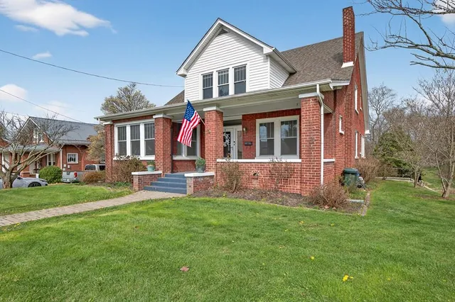 415 E  Main St, Marion, VA 24354