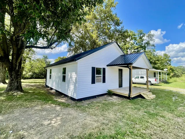 2463 Highway 43 S, Leoma, TN 38468