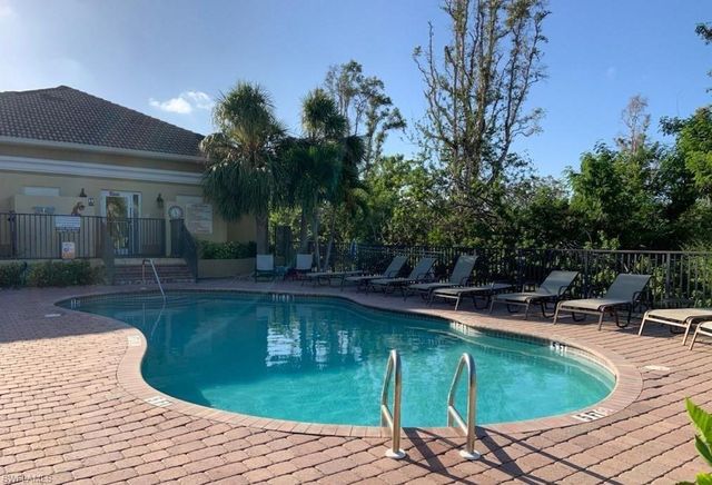 10041 Lake Cove Dr #202, Fort Myers, FL 33908