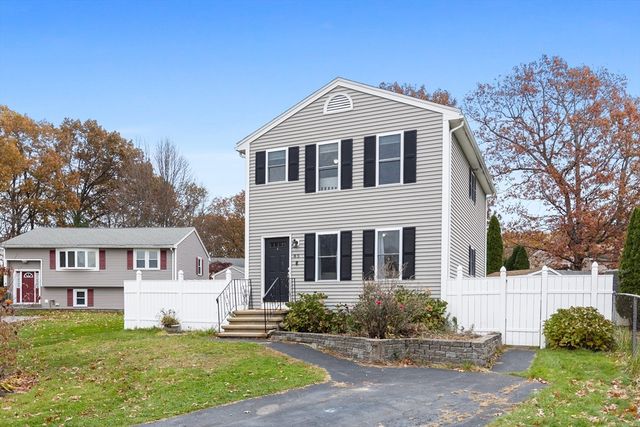 85 Bayberry Dr, Lowell, MA 01852