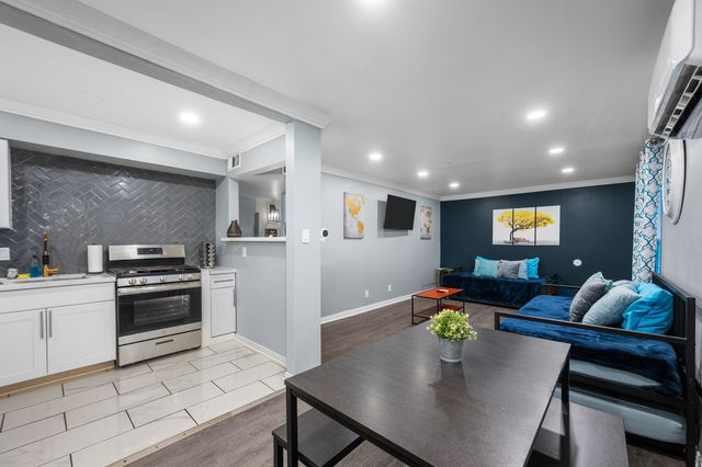 3611 Graustark St #7, Houston, TX 77006