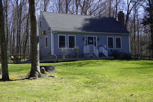 40 Carlson Dr, New Hartford, CT 06057