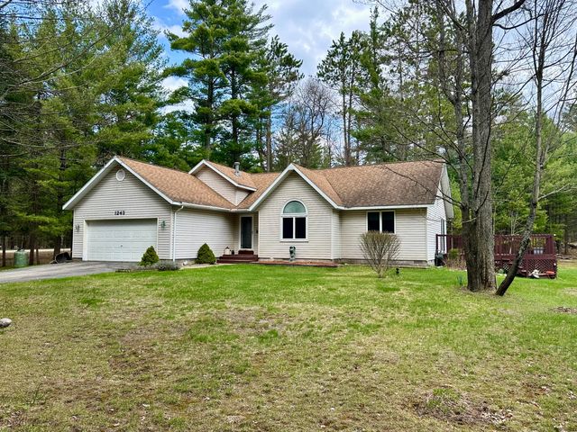 1243 Euclid Ave, Grayling, MI 49738