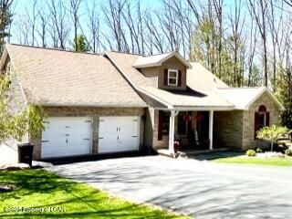 118 Arapahoe Ln, Hazleton, PA 18202